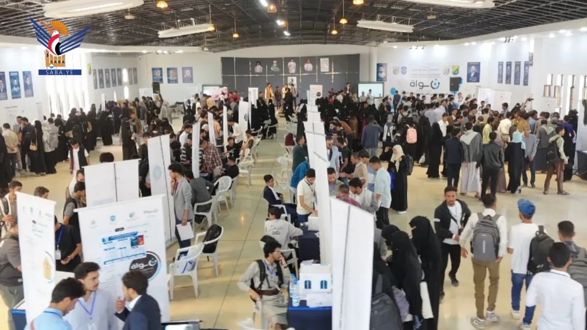 رئيس جامعة صنعاء يفتتح معرض نواة 2026 بكلية الحاسوب