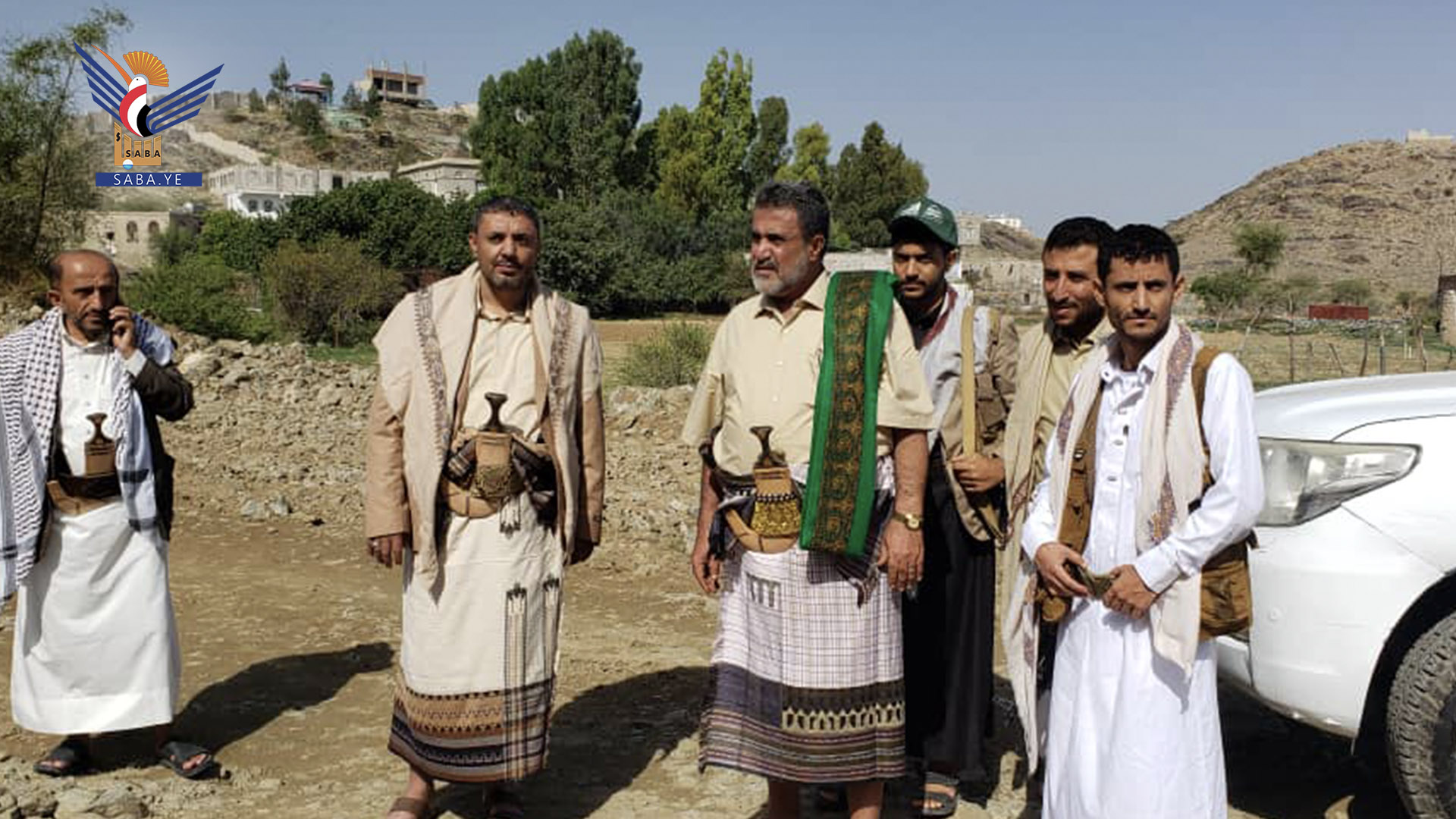 محافظ البيضاء يتفقد مشروع طريق شارع الثلاثين - عزة - خط مكيراس