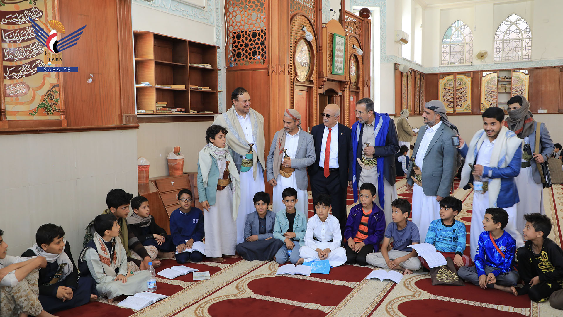 رئيس الوزراء يزور عدداً من الدورات الصيفية ويدشن العمل في مشروع خدمي بأمانة العاصمة