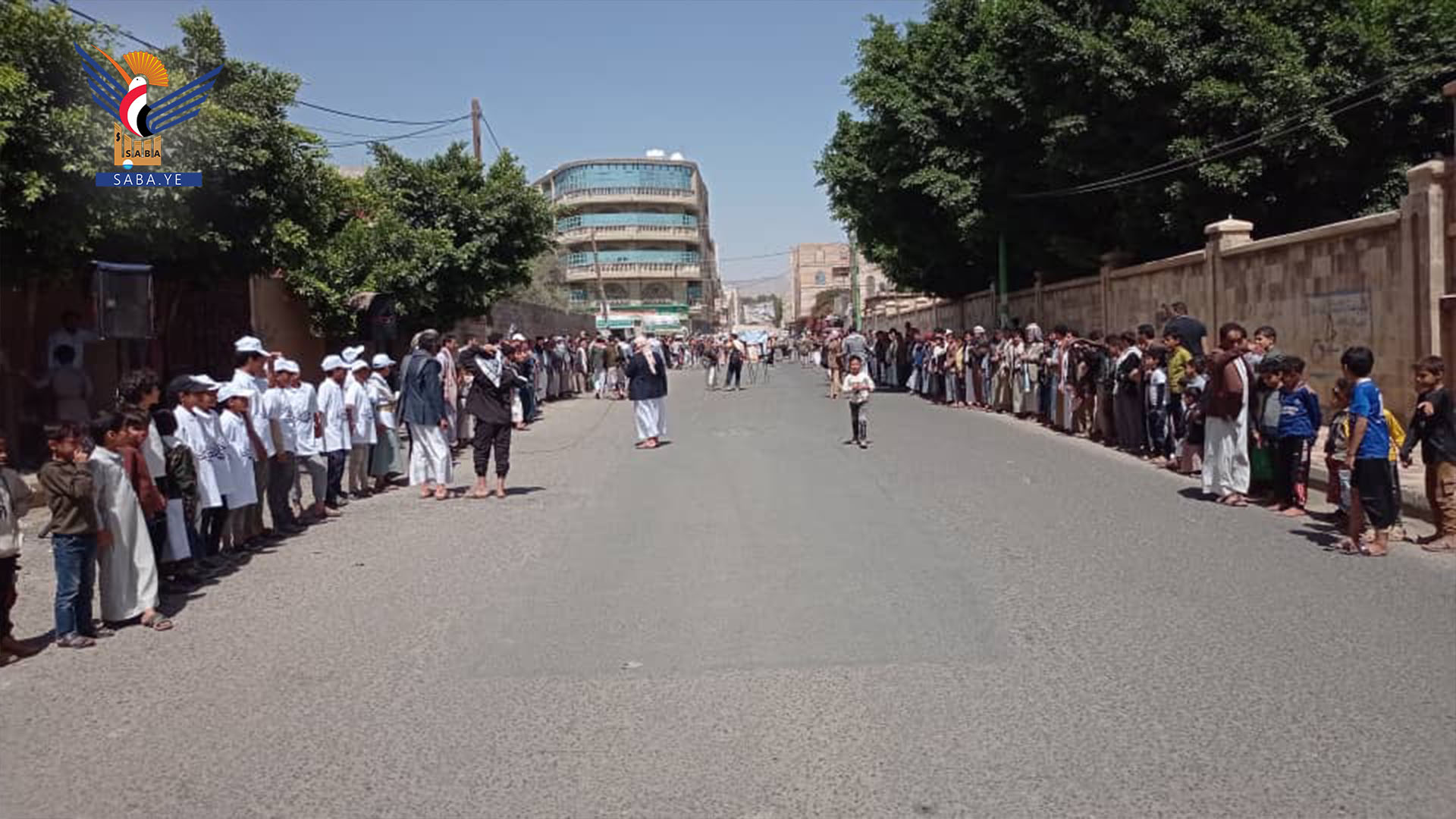 وقفة مسلحة بمديرية الثورة إسنادا لغزة وإشهار وثيقة الشرف والبراءة من الخونة