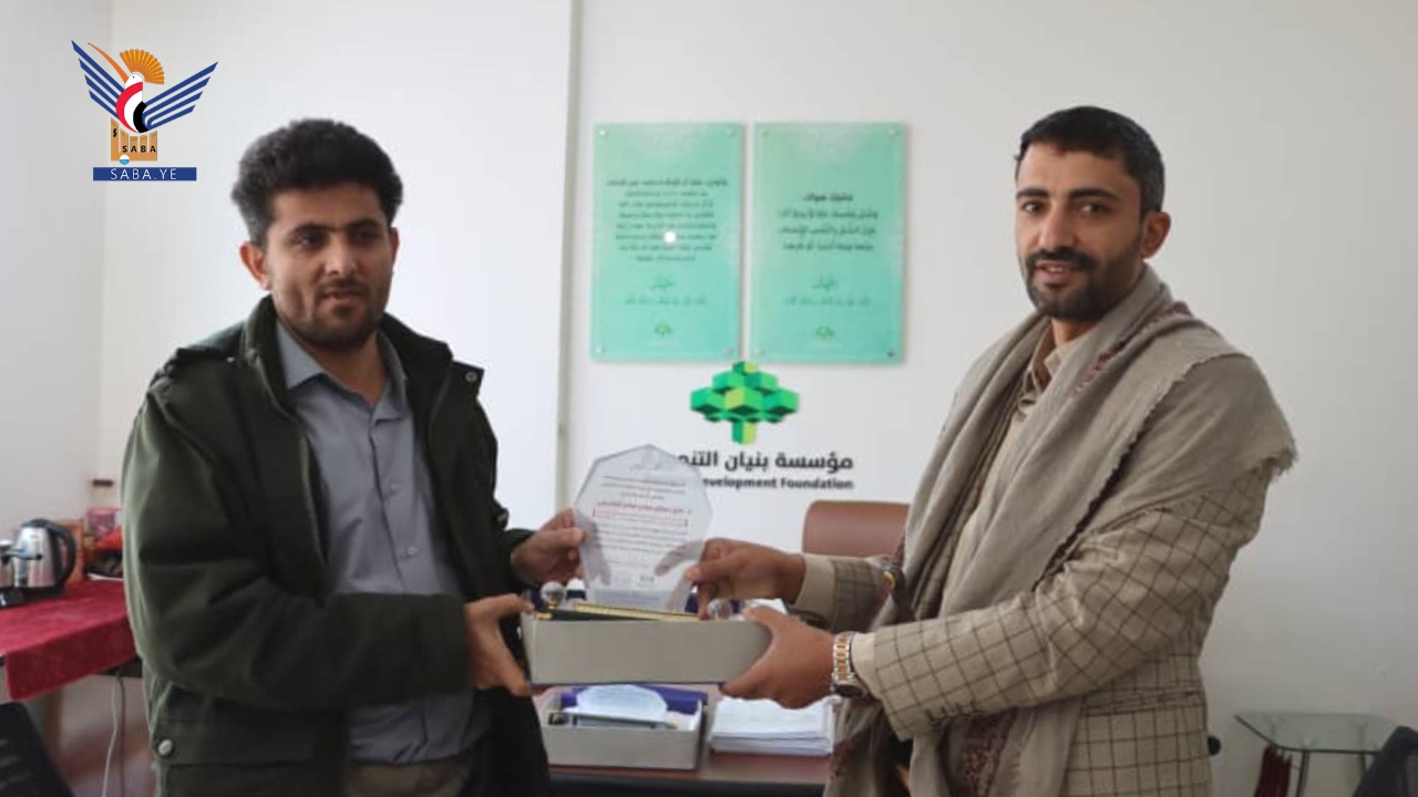 المحويت .. المجلس المحلي بمديرية ملحان يُكرم مؤسسة بنيان التنموية