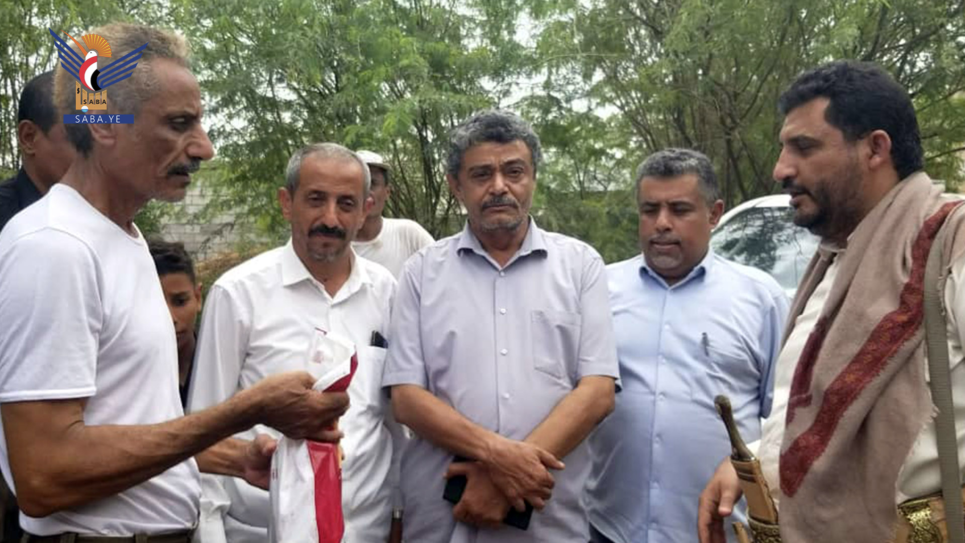 مساعدات نقدية لأسر ضحايا السيول بمديريات المربع الشرقي في الحديدة مساعدات نقدية لأسر ضحايا السيول بمديريات المربع الشرقي في الحديدة