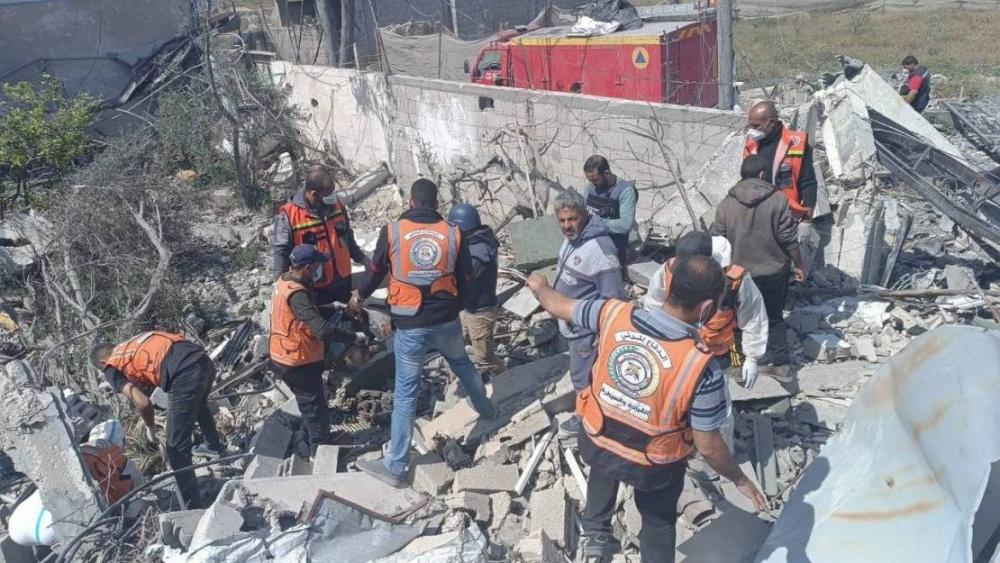 المركز الفلسطيني للمفقودين والمخفيين يحذر من استمرار استهداف طواقم الإسعاف بغزة