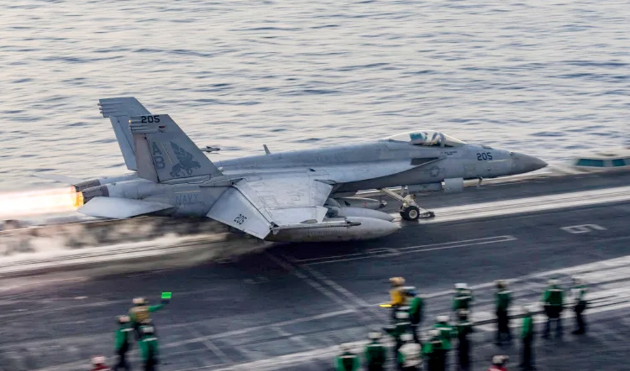 كيف سقطت "F18"  الأميركية في البحر الأحمر؟ كيف سقطت "F18"  الأميركية في البحر الأحمر؟