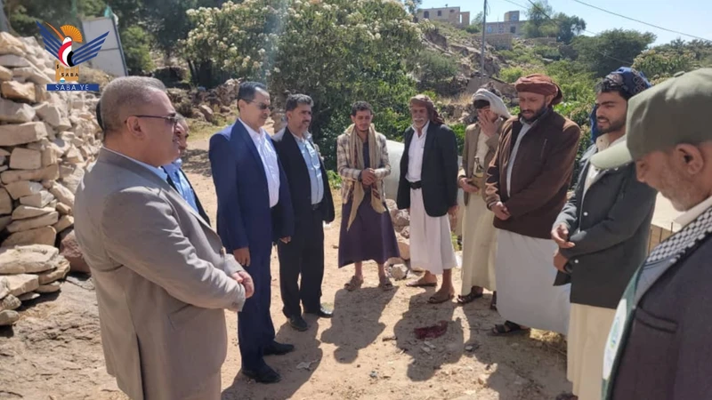 قيادة رئاسة جامعة المحويت تزو عدد من أسر الشهداء