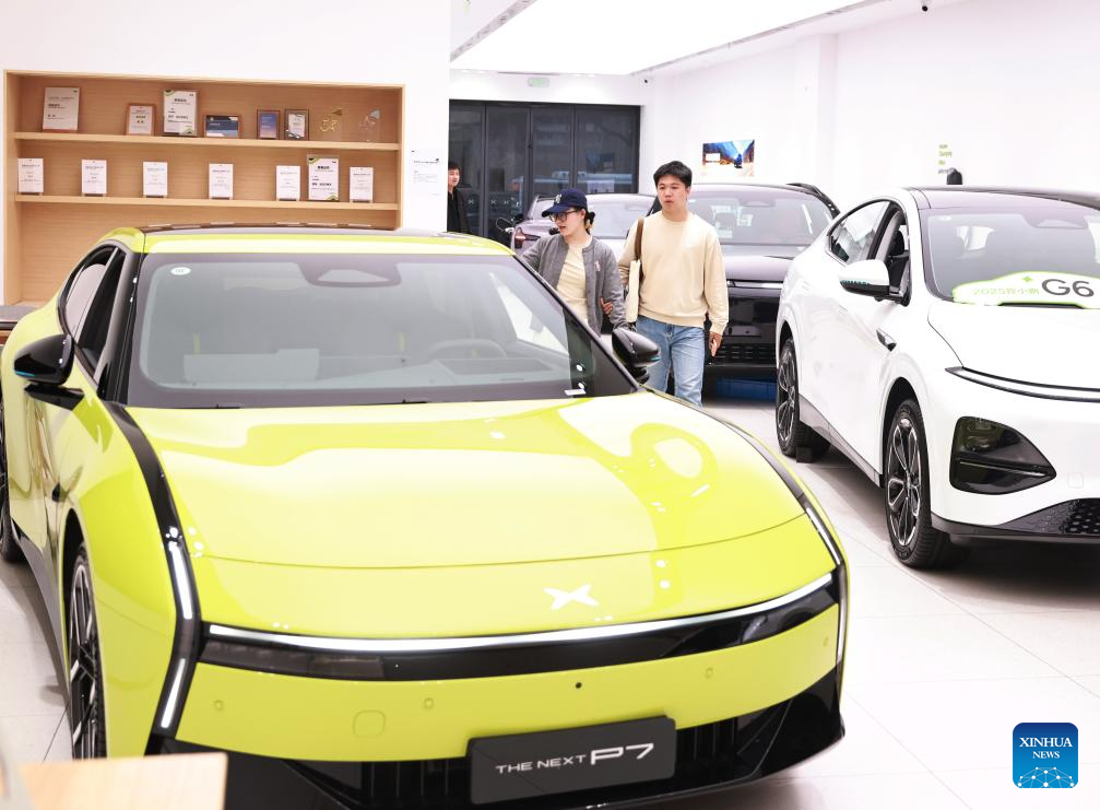 الصين : ارتفاع إنتاج ومبيعات سيارات الطاقة الجديدة خلال فترة يناير-سبتمبر