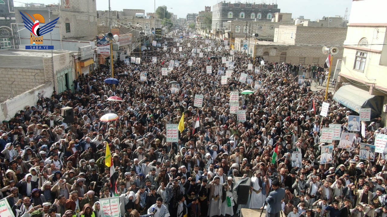 مسيرات حاشدة بذمار تأكيدًا على الثبات في نصرة غزة ومواجهة العدوان الأمريكي