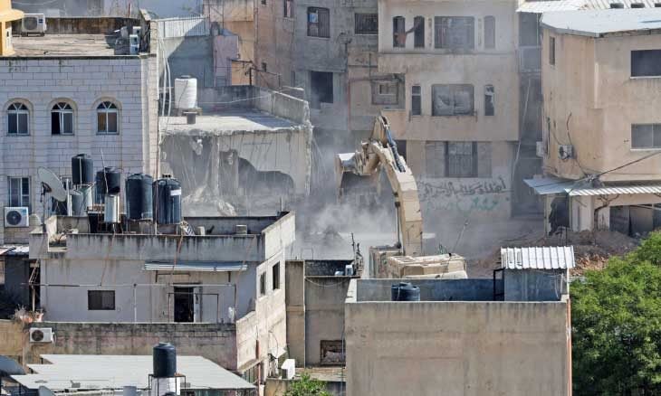 العدو الإسرائيلي يواصل هدم المنازل في مخيم طولكرم في ثالث أيام عيد الأضحى