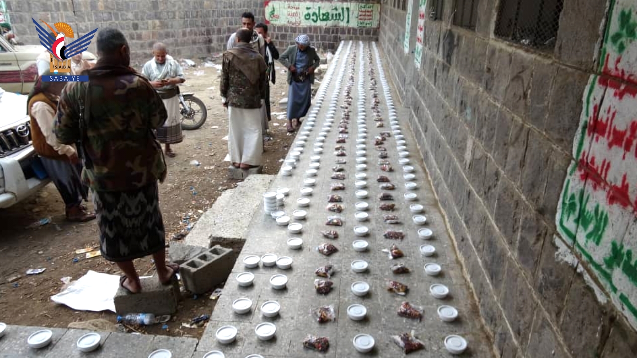 أبناء صعفان في محافظة صنعاء يسيرون قافلة عيدية للمرابطين في الجبهات