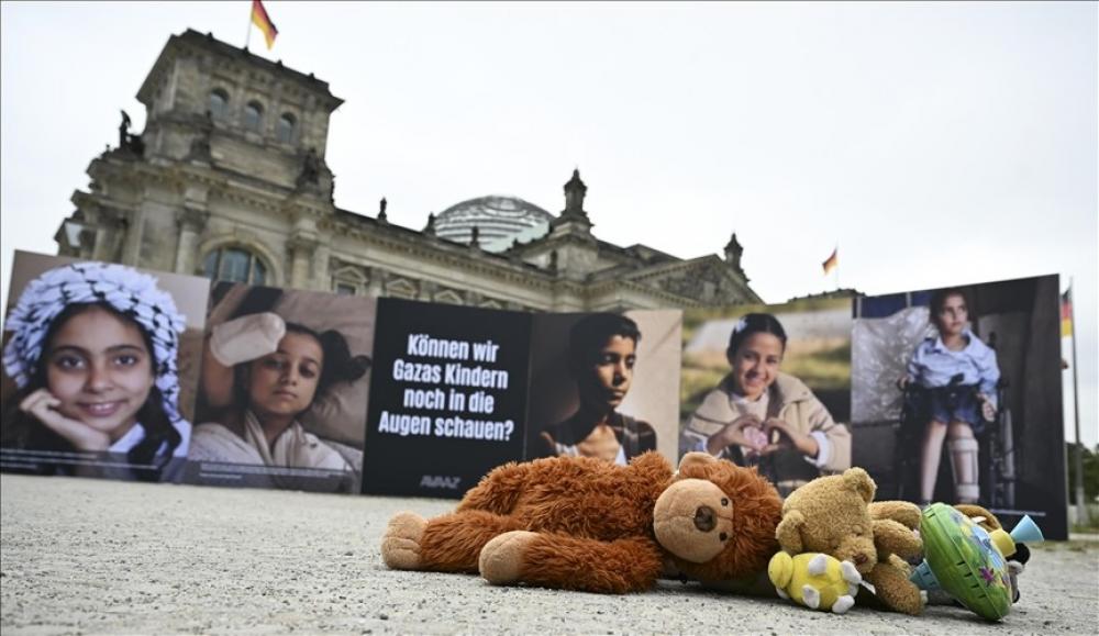 إقامة معرض "صور أطفال غزة" أمام مقر البرلمان الألماني