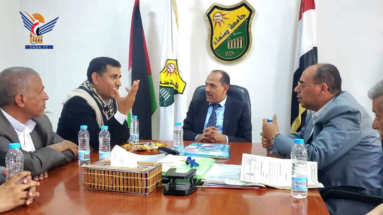 مناقشة جوانب التعاون بين جامعة صنعاء والمؤسسات الإعلامية