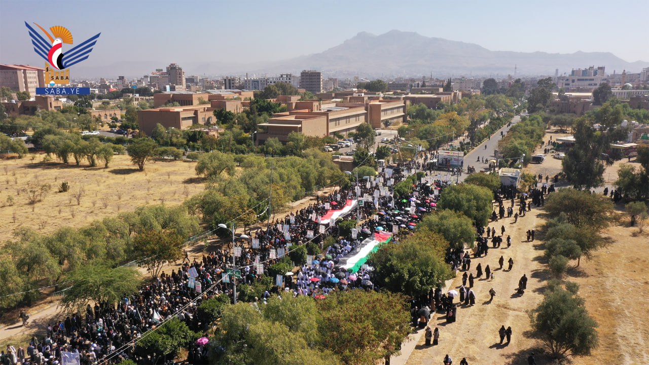 جامعة صنعاء تشهد مسيرة طلابية حاشدة في اليوم العالمي لحقوق الإنسان
