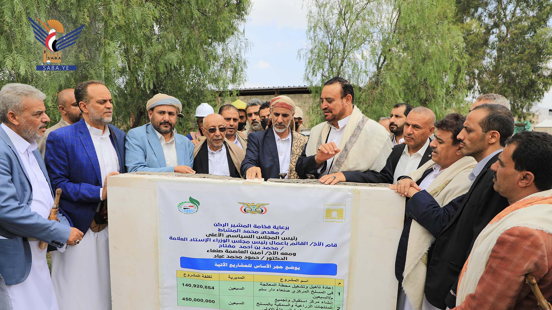 القائم بأعمال رئيس الوزراء يفتتح ويدشّن العمل بمشاريع خدمية بأمانة العاصمة 