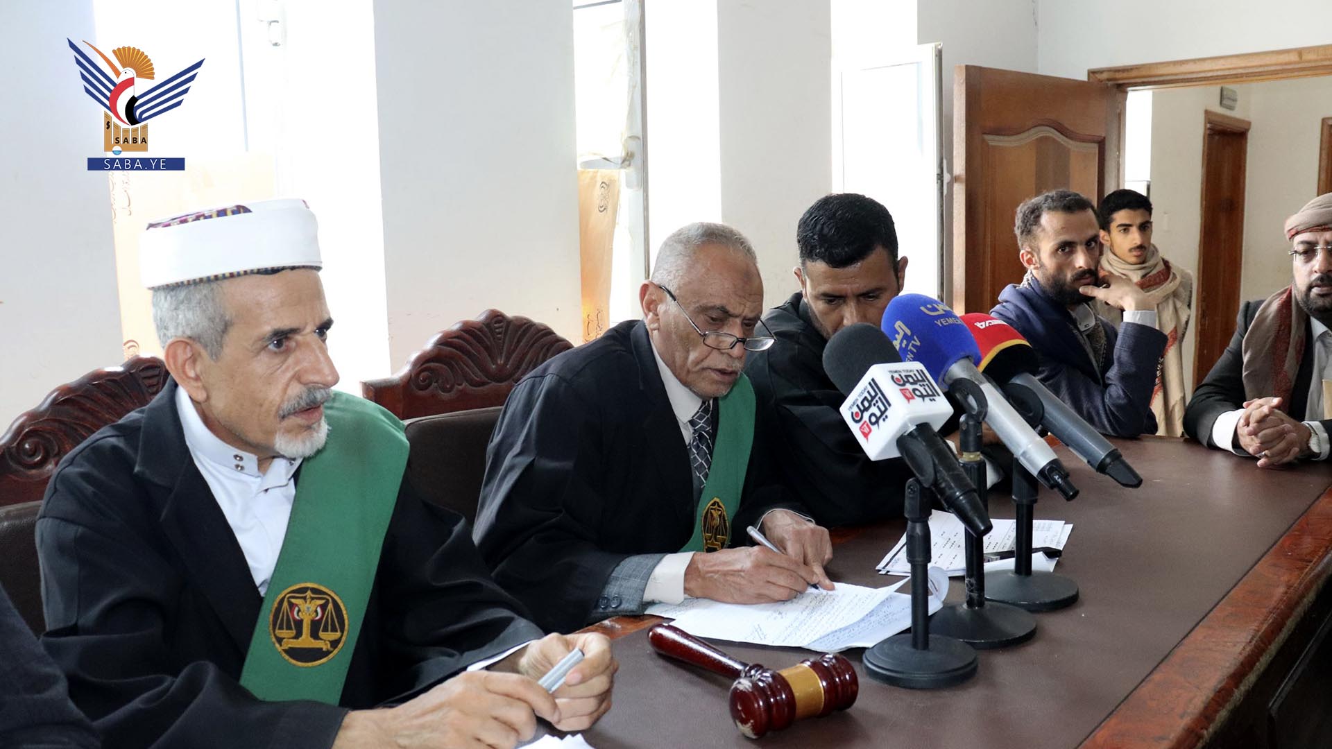 الشعبة الجزائية تقضي بحبس عدنان الحرازي 15 عامًا وتؤيد الإعدام بحق عيسى عبدالحميد وعصابته