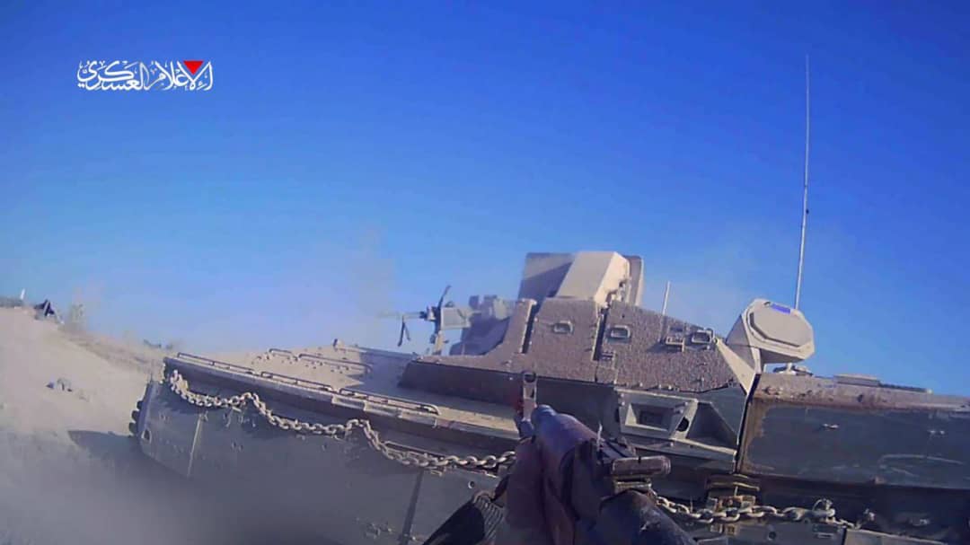 "القسام" تستهدف دبابة صهيونية بعبوة شديدة الانفجار غرب خان يونس