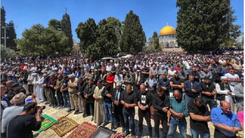 30 ألفا يؤدون صلاة الجمعة في رحاب المسجد الأقصى المبارك