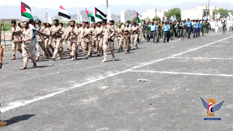 تعز.. عرض عسكري لخريجي دورات "طوفان الأقصى" بمديرية مقبنة