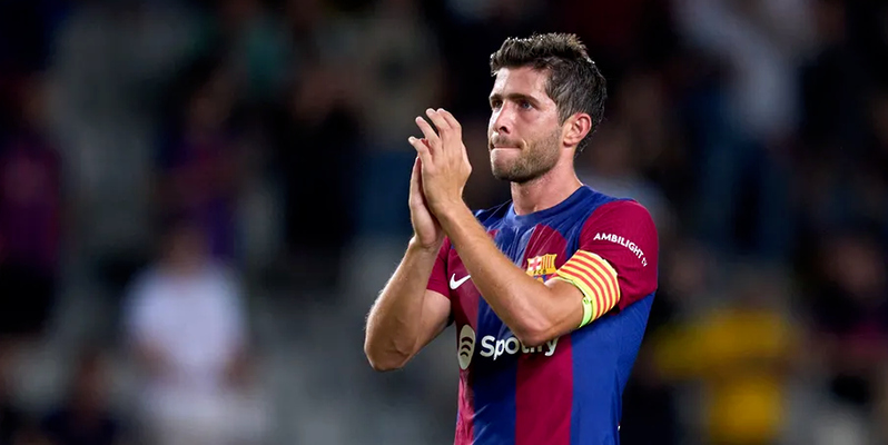 القائد روبرتو يغادر برشلونة بعد 14 موسمًا في صفوفه القائد روبرتو يغادر برشلونة بعد 14 موسمًا في صفوفه