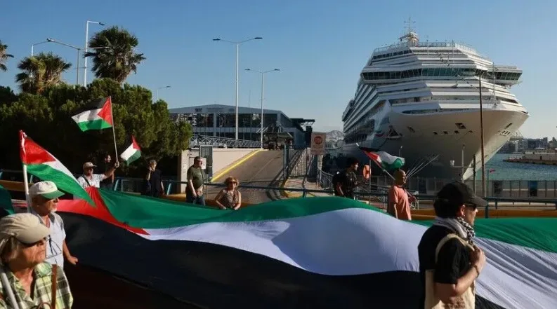 احتجاجات مؤيدة لفلسطين في العاصمة اليونانية تندد بوصول سياح "إسرائيليين"