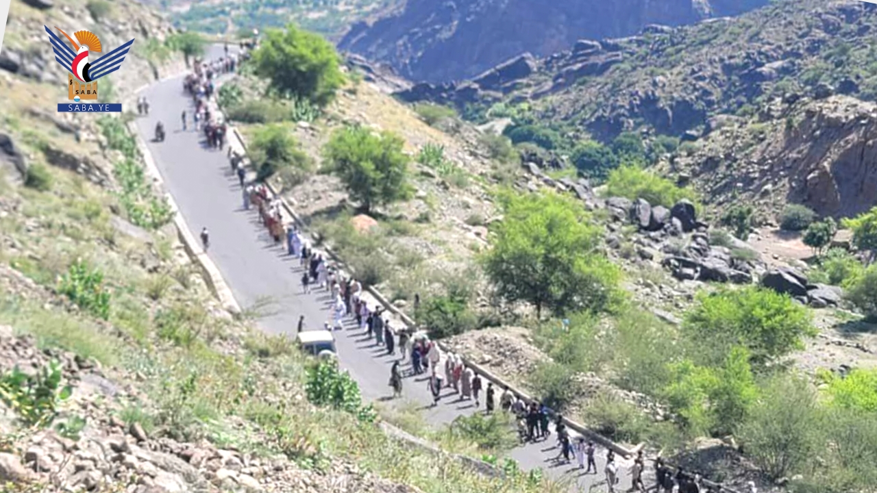 مسير وعرض شعبي لأربعة آلاف من قوات التعبئة في مديرية جبل رأس بالحديدة