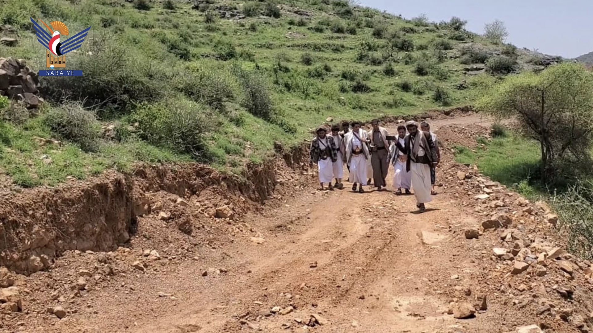 تفقد سير العمل بمشروع شق طريق البطنة- شعب البقل بمديرية الخبت في المحويت