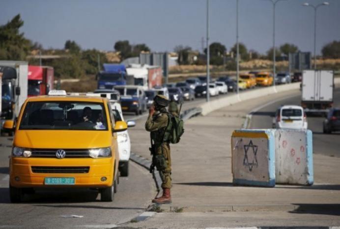العدو الصهيوني يشدد إجراءاته العسكرية على حاجزي تياسير والحمرا بالأغوار