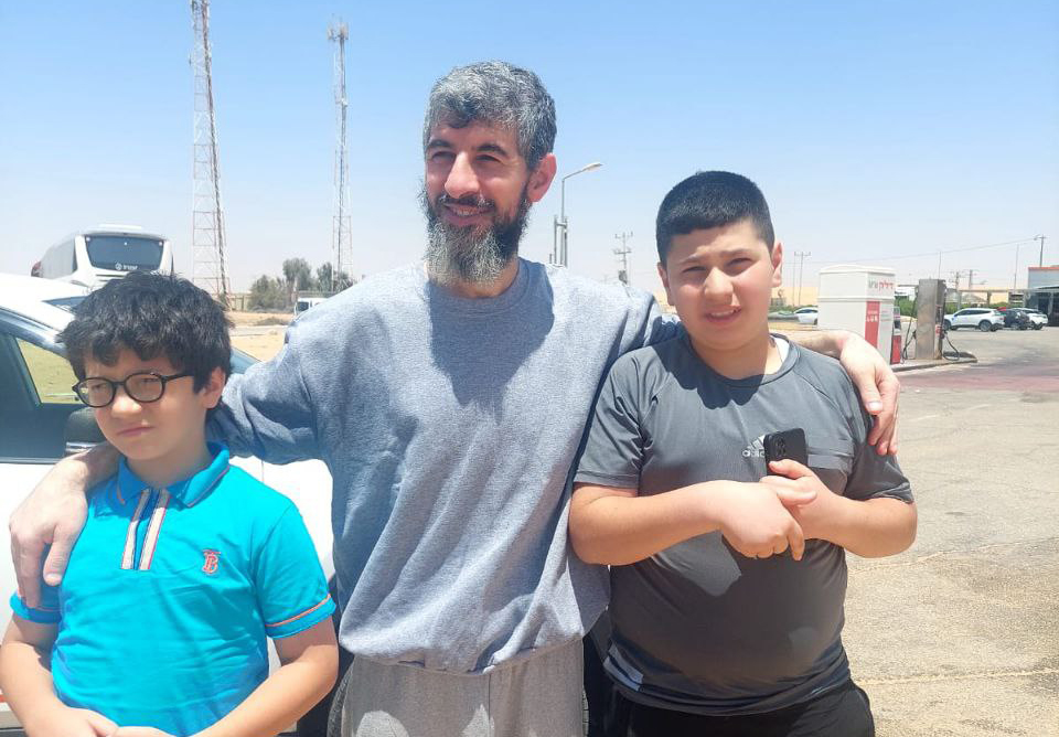 العدو الصهيوني يعتقل أسيرًا محررًا وأمين سر حركة فتح بالقدس