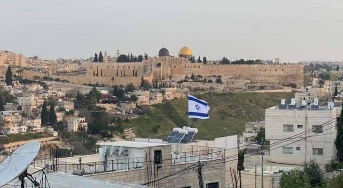 بحماية قوات العدو: مستوطنون يستولون على بناية سكنية في بلدة سلوان