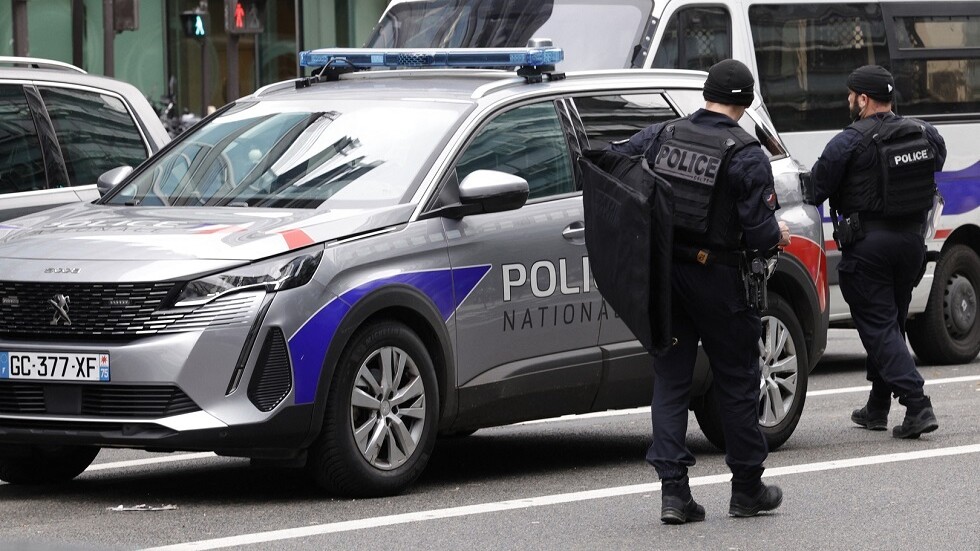 الشرطة الفرنسية: إصابة فتاتين في عملية طعن أمام مدرسة شرقي البلاد