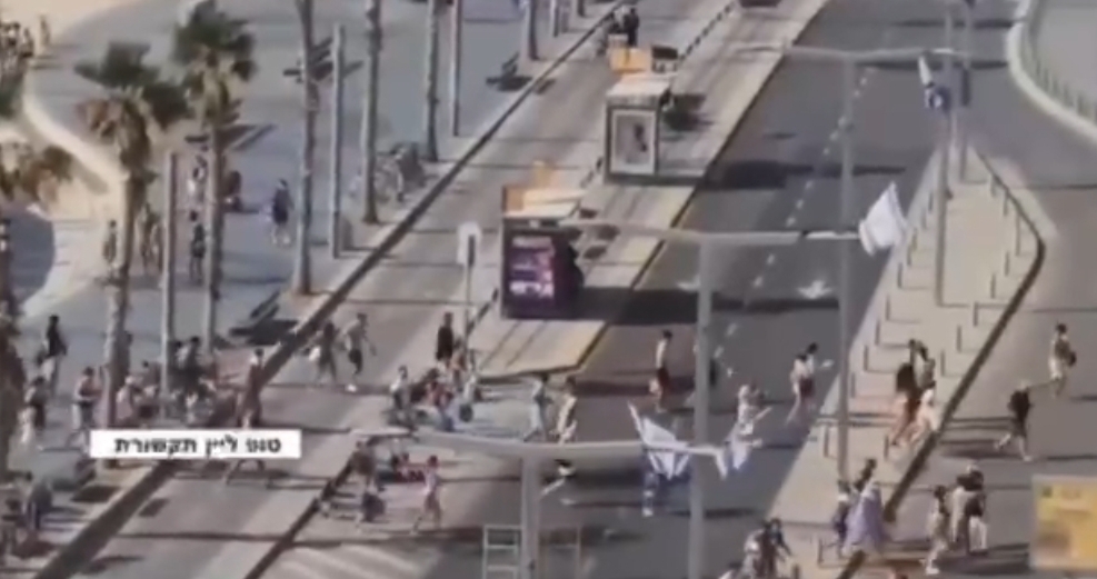 مشاهد توثَّق هلع المستوطنين وتوقُّف مطار "بن غوريون" بعد صاروخ من اليمن