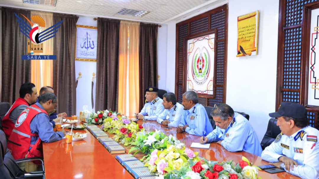   شرطة المرور والهلال الأحمر يناقشان تعزيز التعاون الإسعافي والمروري 