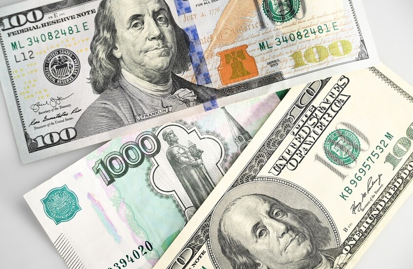 الروبل الروسي بين العملات الثلاث الأولى التي ارتفعت مقابل الدولار في مايو