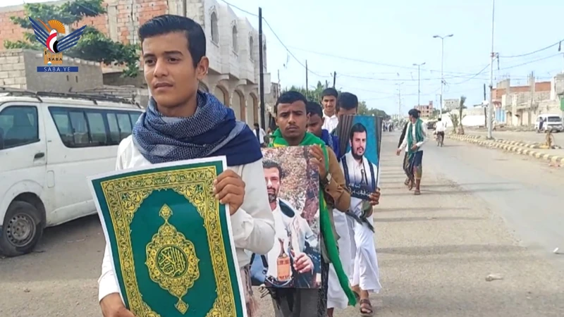 مسير طلابي ووقفة احتجاجية بمديرية الحوك بالحديدة تنديدا بالإساءة للقرآن الكريم