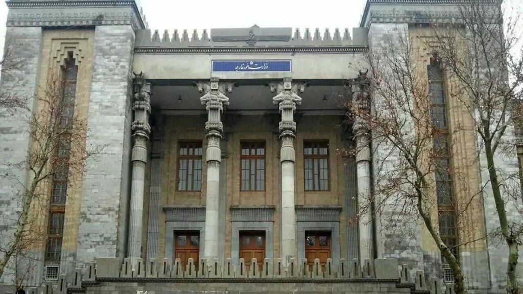الخارجية الإيرانية: استهداف السكك الحديدية جرائم حرب