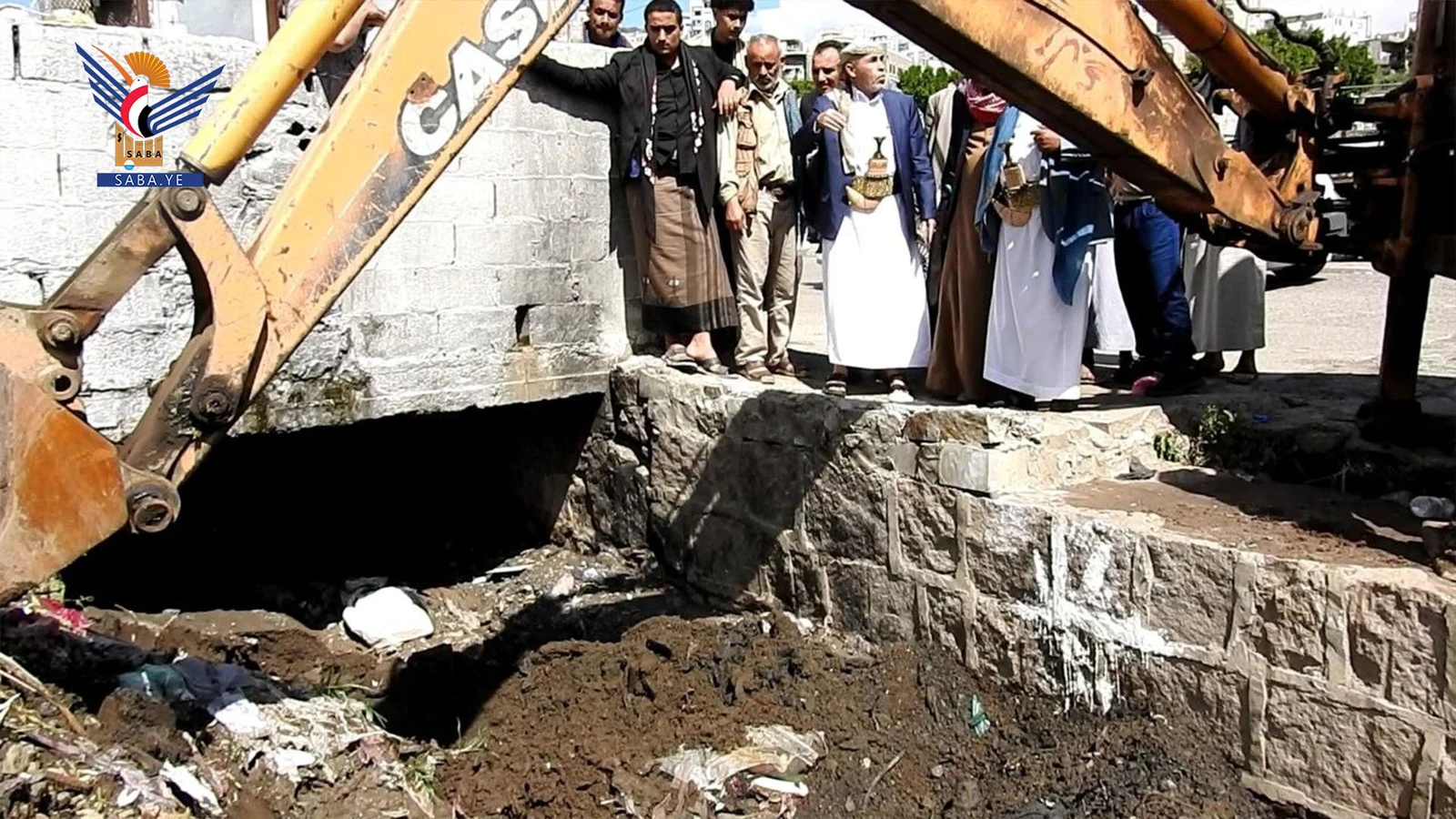 الورافي يدشن حملة تنظيف السوائل استعدادًا لموسم الأمطار في إب