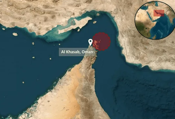 استهداف ناقلة نفط بثلاثة مقذوفات أثناء مغادرتها مضيق هرمز