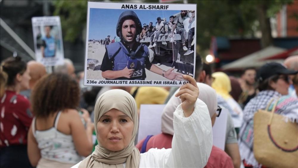 مظاهرة في باريس للتنديد بقتل "إسرائيل" 6 صحفيين في غزة