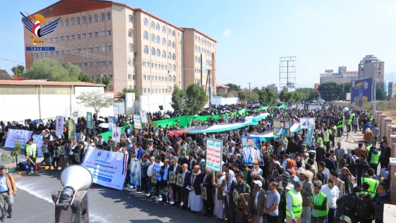 مسيرة بجامعة العلوم والتكنولوجيا تنديداً بجريمة الإساءة الأمريكية للقرآن الكريم