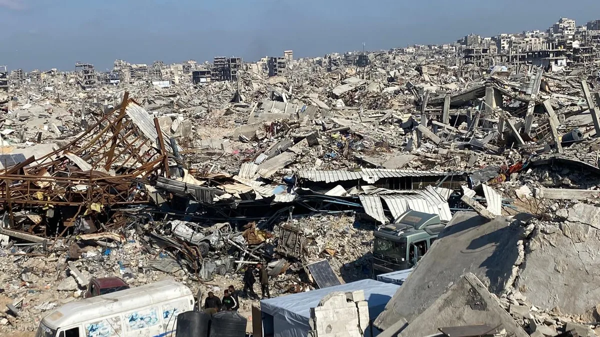 استشهاد فلسطيني وإصابة آخرين في قصف العدو الإسرائيلي على قطاع غزة