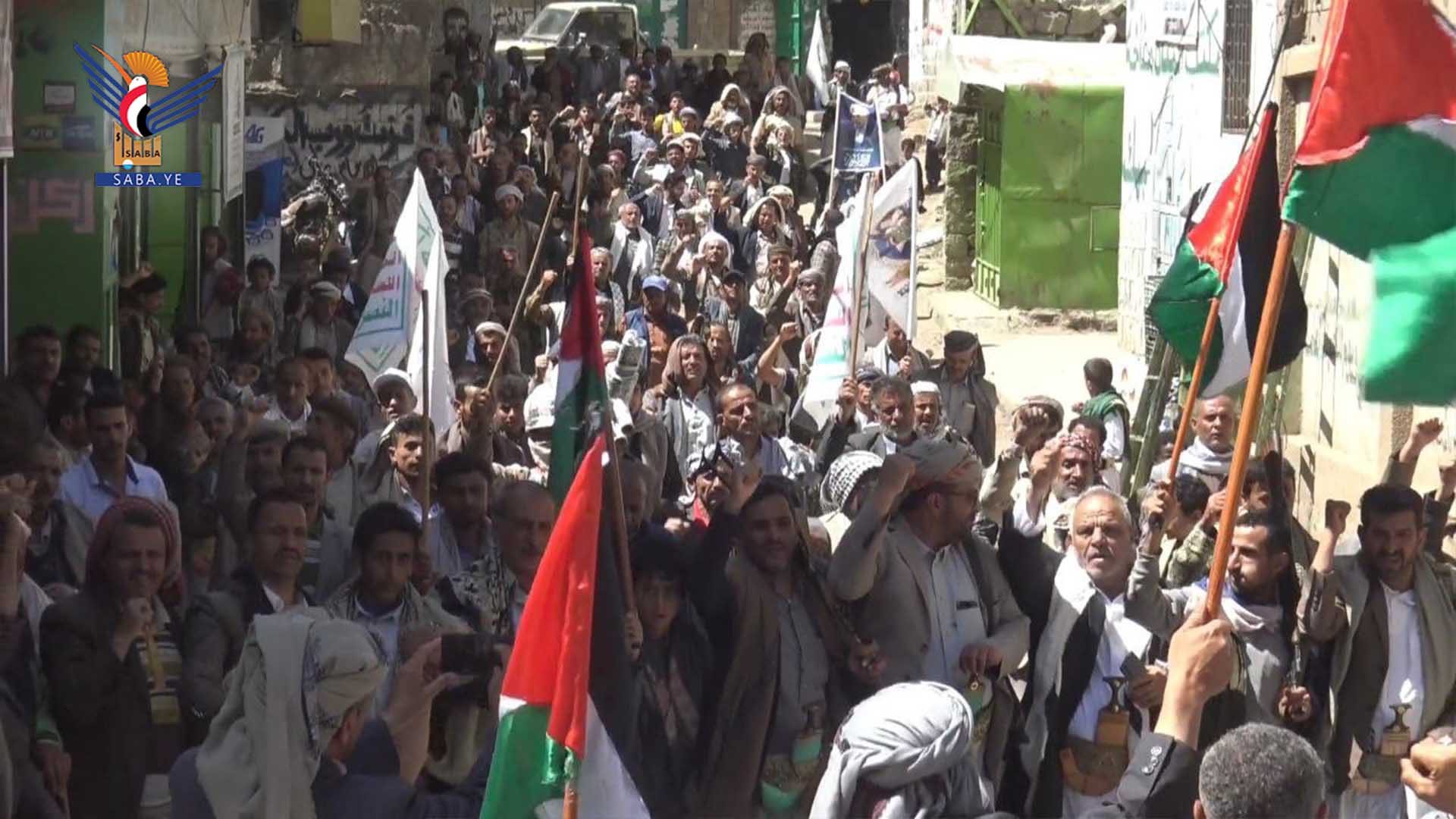 أبناء القطاع الغربي لمحافظة صنعاء يخرجون في أكثر من 30 ساحة نصرةً وإسنادًا لغزة