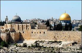 العدو الصهيوني يغلق الأقصى لليوم السابع ويمنع صلاة الجمعة الثالثة من رمضان