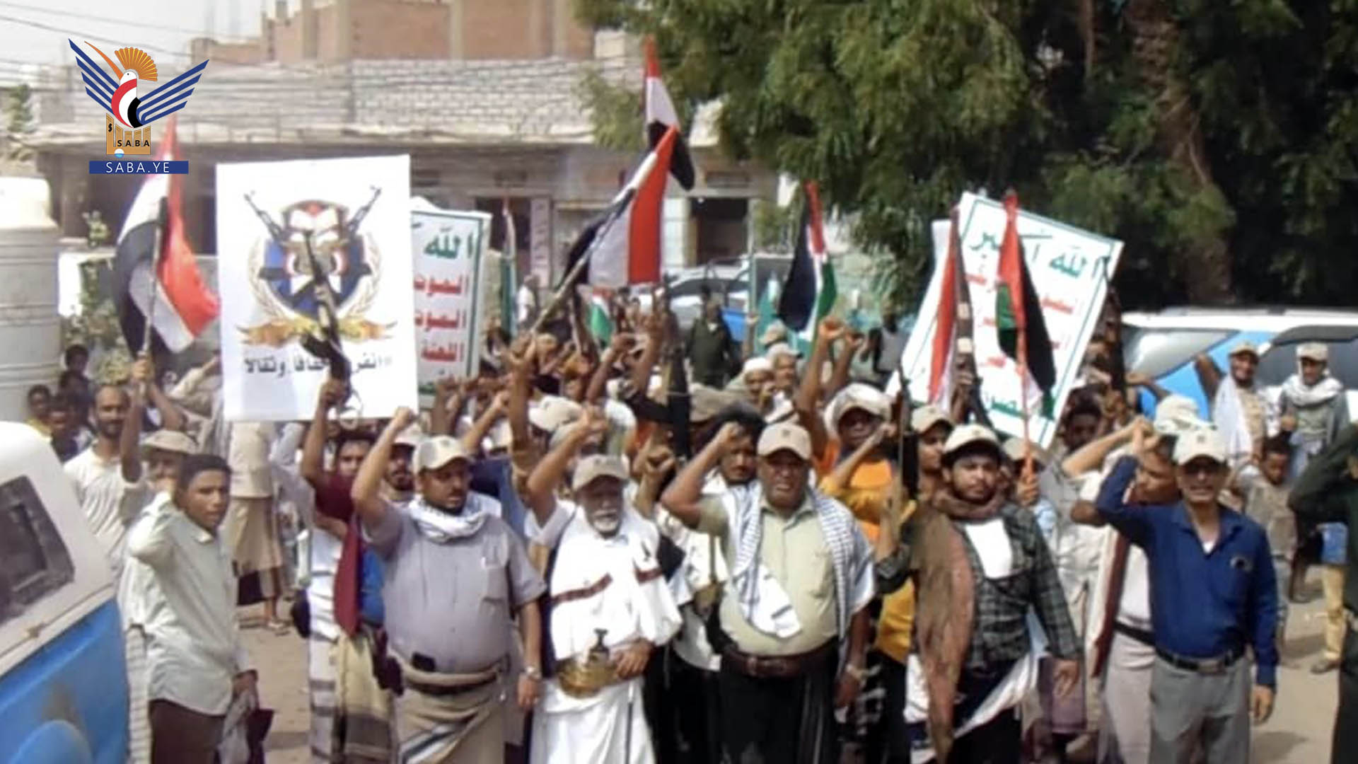 مسير لخريجي الدورات العسكرية بمدينة بيت الفقيه بالحديدة