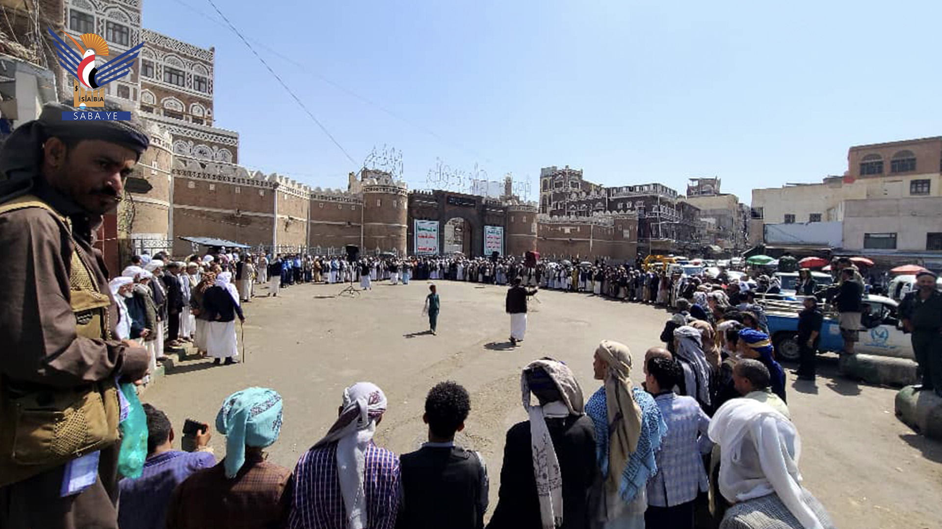 وقفة لأبناء مديرية صنعاء القديمة تبارك الإنجاز الأمني