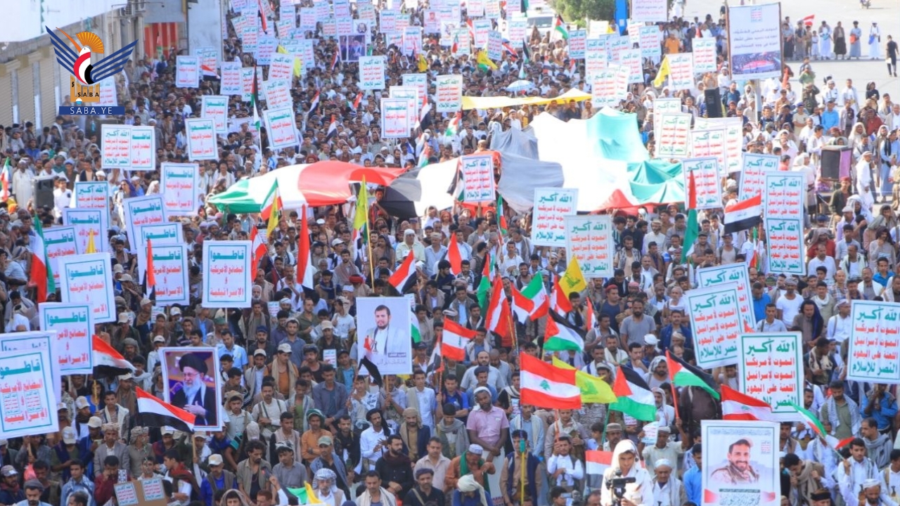 مسيرات كبرى بالحديدة تحت شعار "ساحاتنا واحدة .. مع فلسطين ضد الطغيان ولن نترك لبنان"