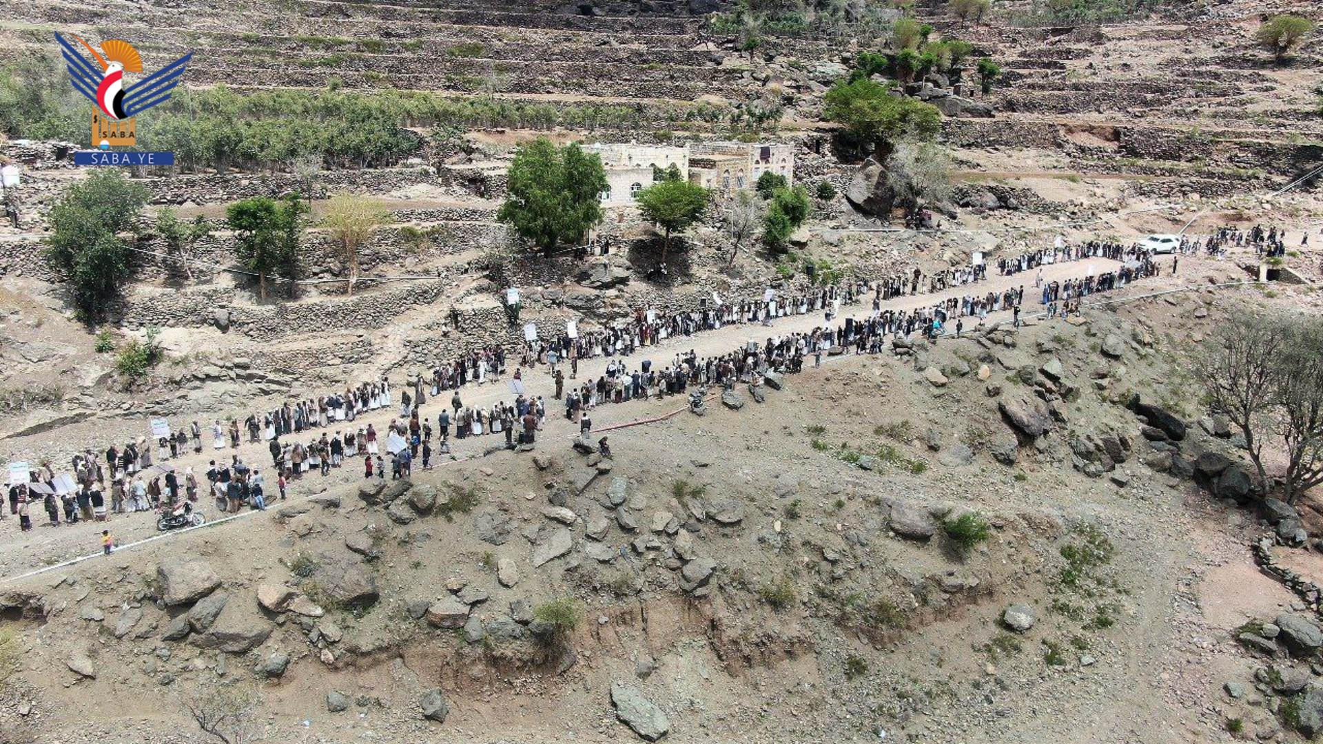  ذمار .. وقفة قبلية مسلحة في مغرب عنس إعلانا للنفير والجهوزية لمواجهة العدوان