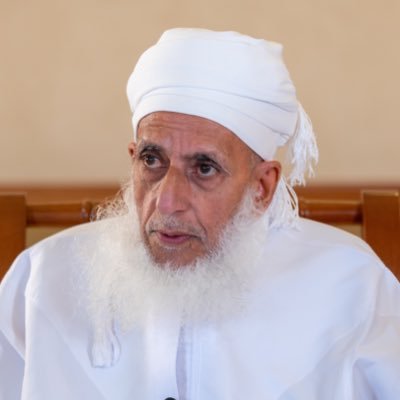 مفتي عُمان: أمريكا طأطأت رأسها في اليمن  