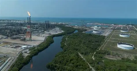 ارتفاع النفط أكثر من 1% مع استمرار توتر الأسواق