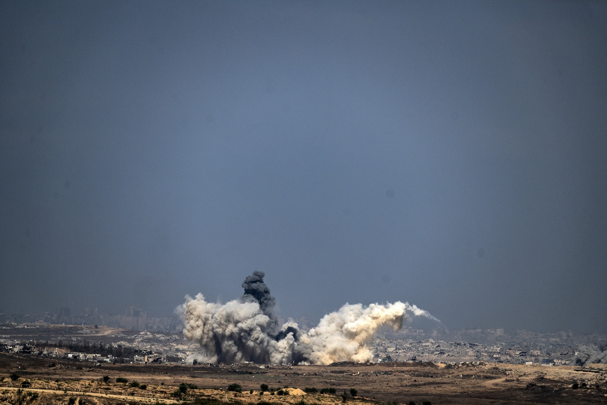 العدو الصهيوني ينفّذ تفجيرات في العديسة و أطراف مروحين وشيحين جنوب لبنان