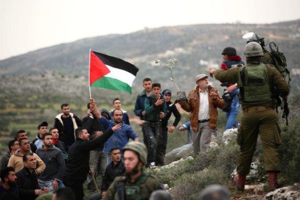 إصابات بالاختناق خلال قمع العدو الصهيوني لفعالية في بيتا جنوب نابلس