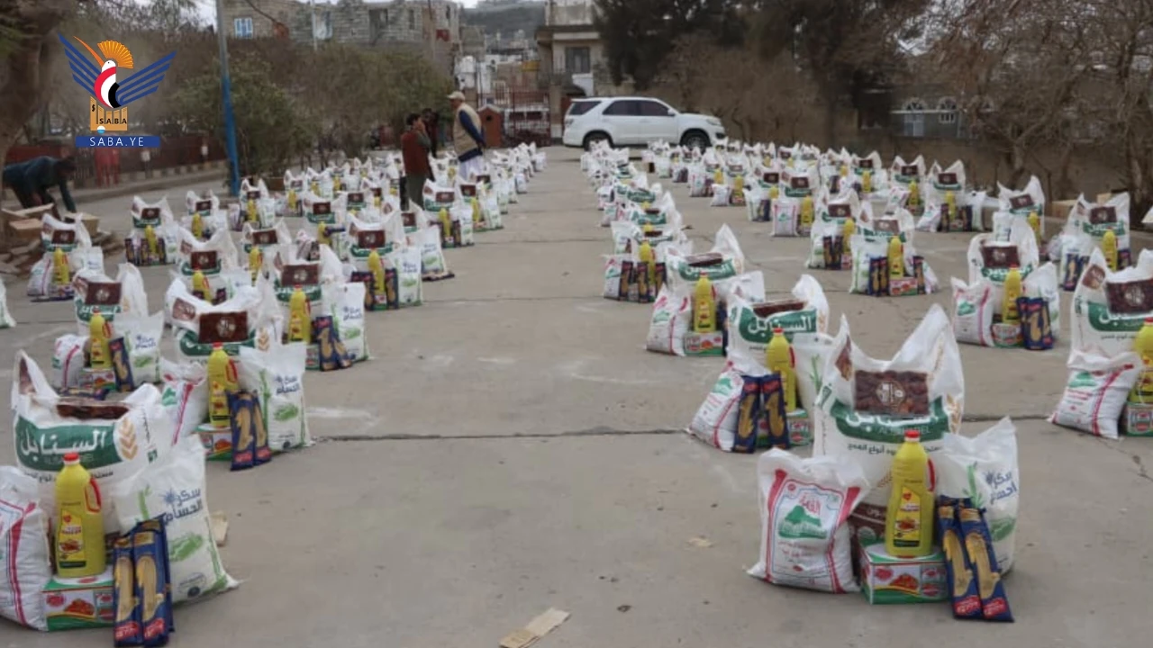 تدشين توزيع سلال غذائية للأسر الفقيرة في محافظة حجة